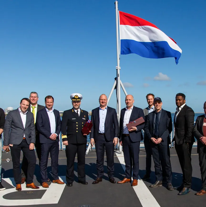 Handshake Siemens Defensie Groepsfoto